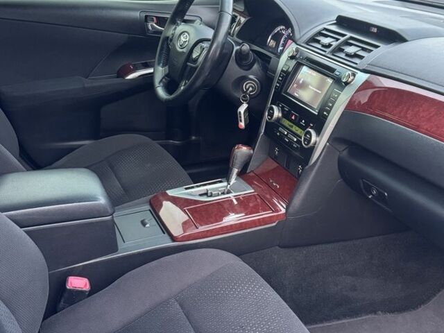 Серый Тойота Камри, объемом двигателя 2.5 л и пробегом 375 тыс. км за 10500 $, фото 7 на Automoto.ua