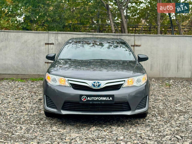 Серый Тойота Камри, объемом двигателя 2.49 л и пробегом 268 тыс. км за 11490 $, фото 1 на Automoto.ua