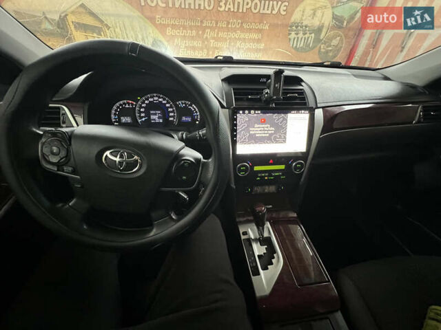 Серый Тойота Камри, объемом двигателя 2.49 л и пробегом 282 тыс. км за 13000 $, фото 7 на Automoto.ua