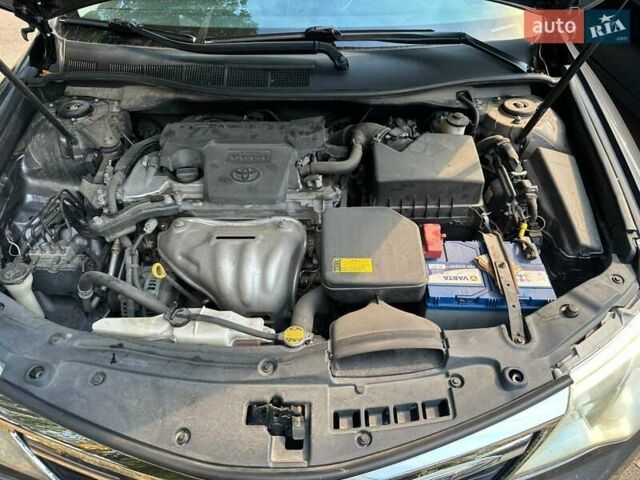 Серый Тойота Камри, объемом двигателя 2.5 л и пробегом 150 тыс. км за 10000 $, фото 5 на Automoto.ua