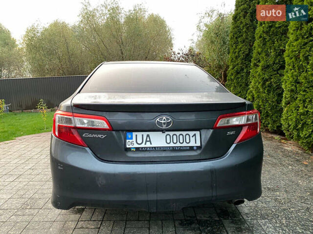 Серый Тойота Камри, объемом двигателя 2.49 л и пробегом 220 тыс. км за 12950 $, фото 1 на Automoto.ua