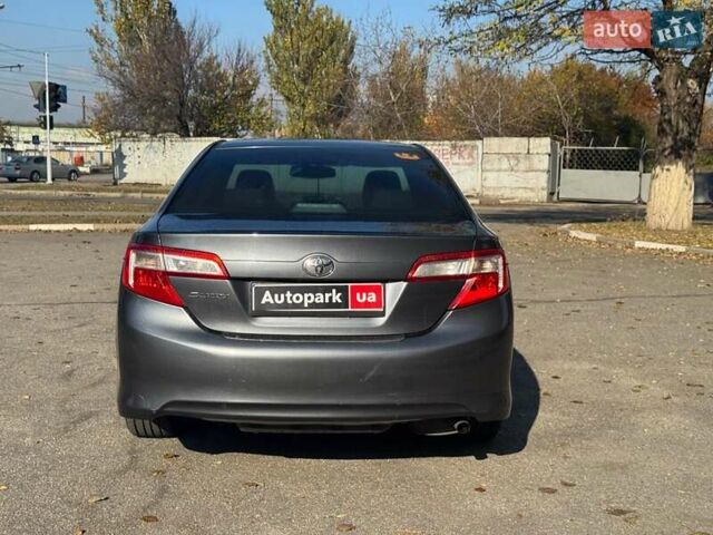 Серый Тойота Камри, объемом двигателя 2.5 л и пробегом 323 тыс. км за 9990 $, фото 5 на Automoto.ua