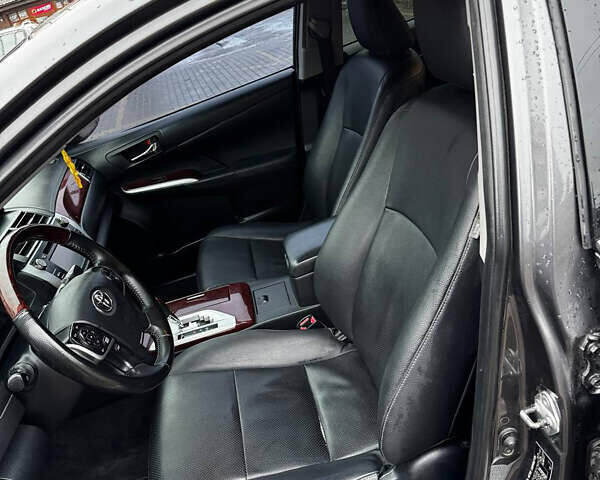 Сірий Тойота Камрі, об'ємом двигуна 2.49 л та пробігом 253 тис. км за 10799 $, фото 8 на Automoto.ua