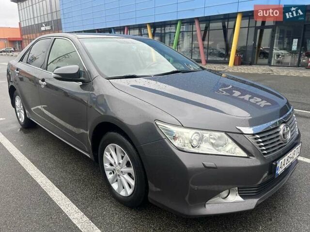 Серый Тойота Камри, объемом двигателя 2.5 л и пробегом 188 тыс. км за 15800 $, фото 11 на Automoto.ua