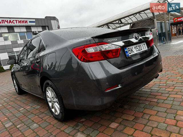 Сірий Тойота Камрі, об'ємом двигуна 2.49 л та пробігом 253 тис. км за 10799 $, фото 6 на Automoto.ua