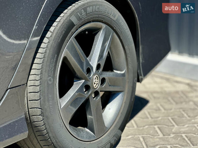 Сірий Тойота Камрі, об'ємом двигуна 2.49 л та пробігом 252 тис. км за 9800 $, фото 3 на Automoto.ua