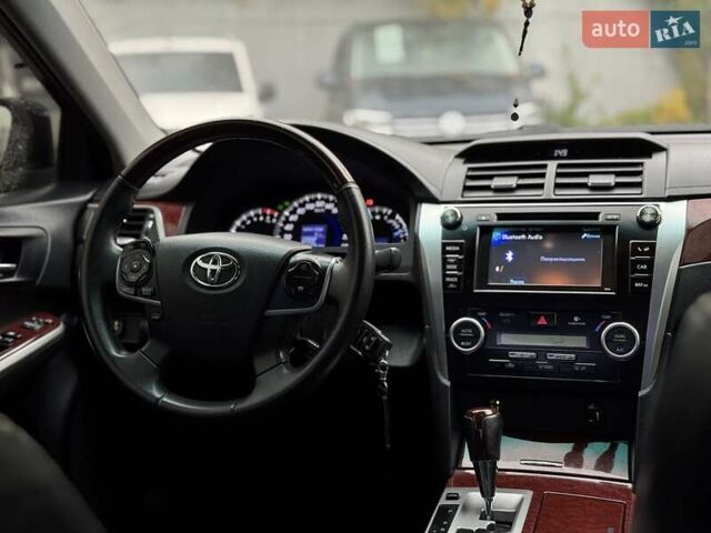 Серый Тойота Камри, объемом двигателя 2.5 л и пробегом 213 тыс. км за 14490 $, фото 42 на Automoto.ua