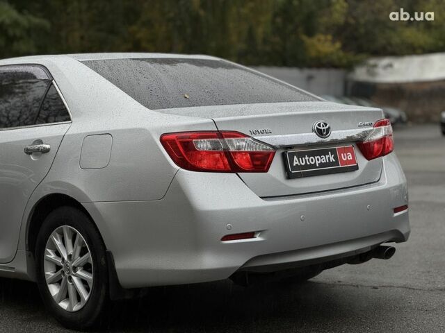 Серый Тойота Камри, объемом двигателя 2.5 л и пробегом 213 тыс. км за 14490 $, фото 8 на Automoto.ua