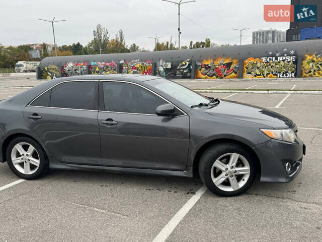 Тойота Камри 2012 в Киеве на Automoto.ua Серый Тойота Камри, объемом двигателя 2.49 л и пробегом 193 тыс. км за 9699 $, фото 2 на Automoto.ua