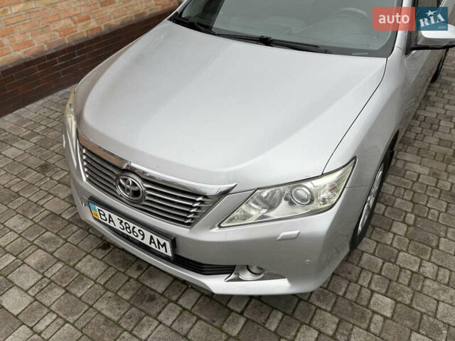 Серый Тойота Камри, объемом двигателя 2.5 л и пробегом 220 тыс. км за 12900 $, фото 5 на Automoto.ua