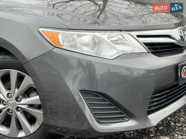 Серый Тойота Камри, объемом двигателя 2.49 л и пробегом 268 тыс. км за 10990 $, фото 2 на Automoto.ua