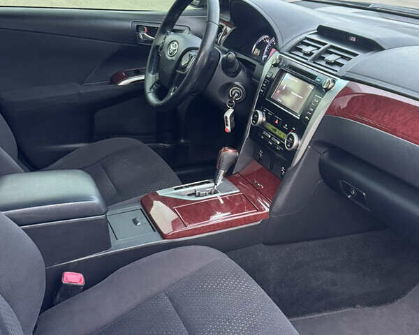 Серый Тойота Камри, объемом двигателя 2.5 л и пробегом 375 тыс. км за 10500 $, фото 7 на Automoto.ua