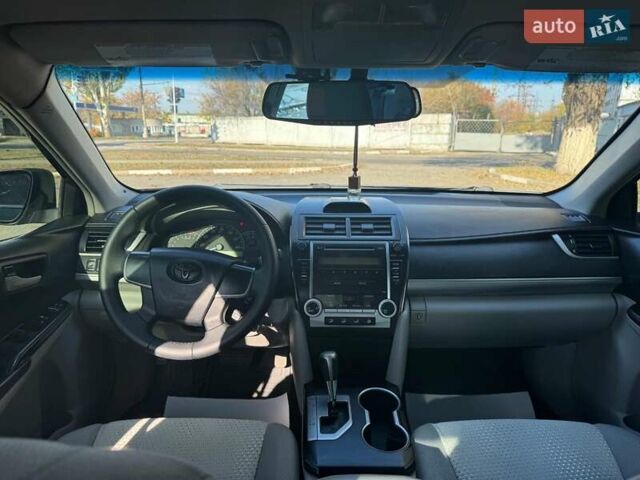 Серый Тойота Камри, объемом двигателя 2.5 л и пробегом 323 тыс. км за 9990 $, фото 14 на Automoto.ua