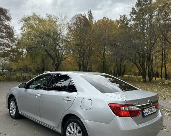 Серый Тойота Камри, объемом двигателя 2.49 л и пробегом 271 тыс. км за 12500 $, фото 4 на Automoto.ua