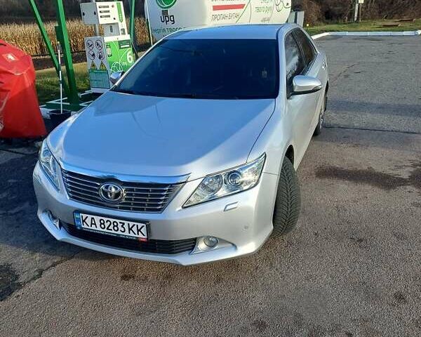 Сірий Тойота Камрі, об'ємом двигуна 2.5 л та пробігом 290 тис. км за 14000 $, фото 1 на Automoto.ua