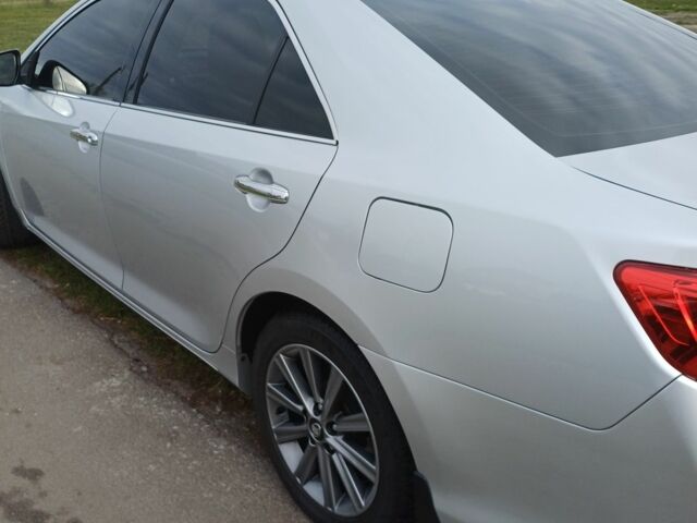 Сірий Тойота Камрі, об'ємом двигуна 2.5 л та пробігом 193 тис. км за 14000 $, фото 3 на Automoto.ua