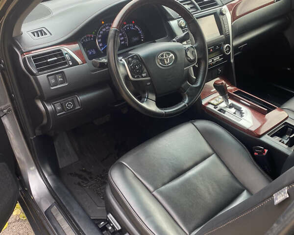 Сірий Тойота Камрі, об'ємом двигуна 2.5 л та пробігом 179 тис. км за 16000 $, фото 5 на Automoto.ua