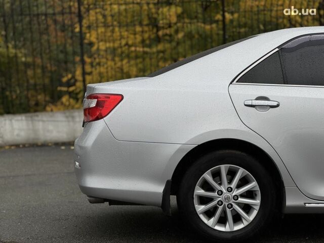 Серый Тойота Камри, объемом двигателя 2.5 л и пробегом 213 тыс. км за 14490 $, фото 12 на Automoto.ua