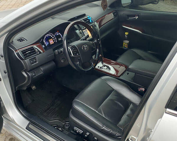 Сірий Тойота Камрі, об'ємом двигуна 2.5 л та пробігом 136 тис. км за 16500 $, фото 10 на Automoto.ua
