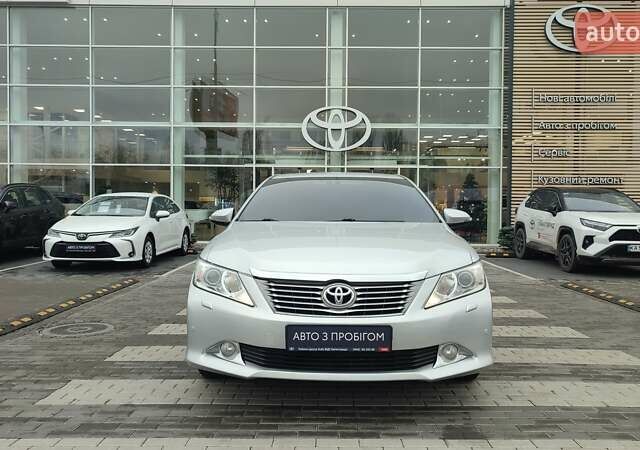 Сірий Тойота Камрі, об'ємом двигуна 2.5 л та пробігом 201 тис. км за 14556 $, фото 4 на Automoto.ua