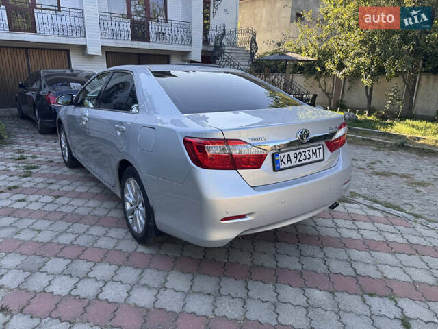 Серый Тойота Камри, объемом двигателя 2.49 л и пробегом 220 тыс. км за 12799 $, фото 2 на Automoto.ua