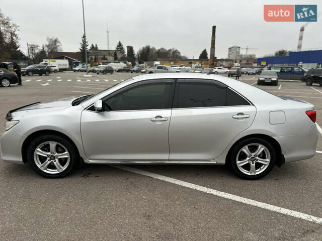 Сірий Тойота Камрі, об'ємом двигуна 2.5 л та пробігом 241 тис. км за 13500 $, фото 3 на Automoto.ua