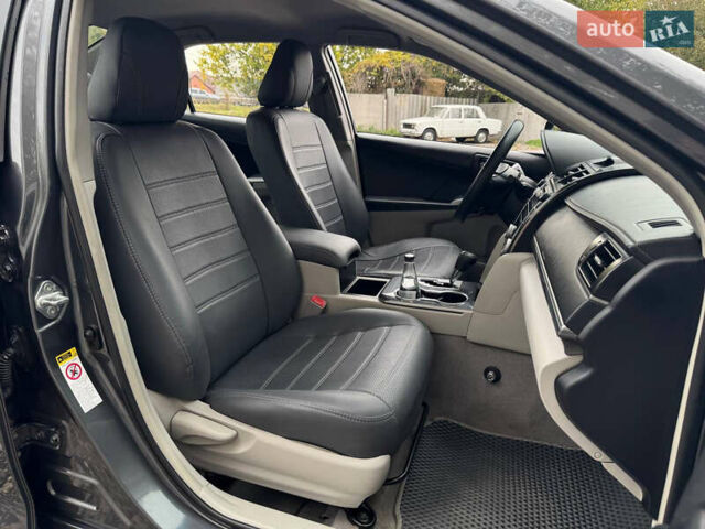 Серый Тойота Камри, объемом двигателя 2.49 л и пробегом 268 тыс. км за 11490 $, фото 12 на Automoto.ua