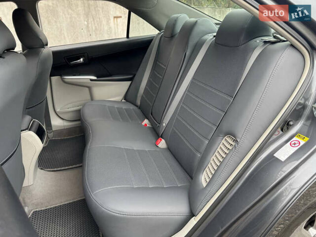 Серый Тойота Камри, объемом двигателя 2.49 л и пробегом 268 тыс. км за 11490 $, фото 6 на Automoto.ua