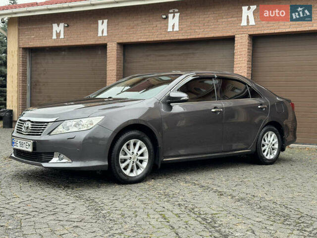 Сірий Тойота Камрі, об'ємом двигуна 2.49 л та пробігом 215 тис. км за 15000 $, фото 2 на Automoto.ua