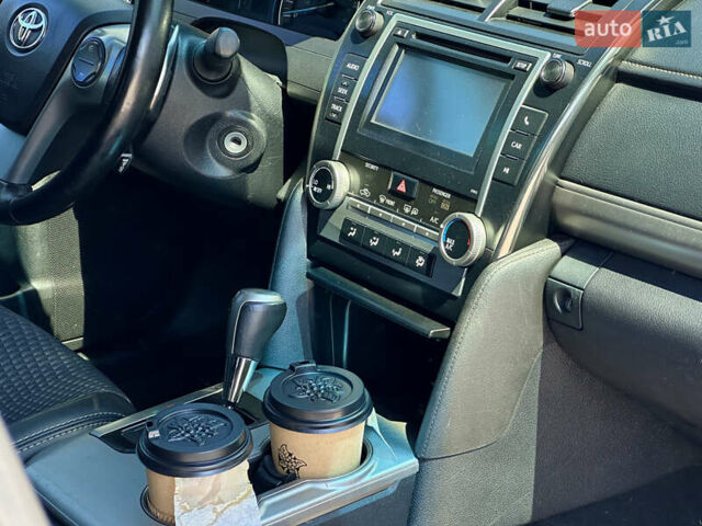 Сірий Тойота Камрі, об'ємом двигуна 2.49 л та пробігом 252 тис. км за 9800 $, фото 14 на Automoto.ua