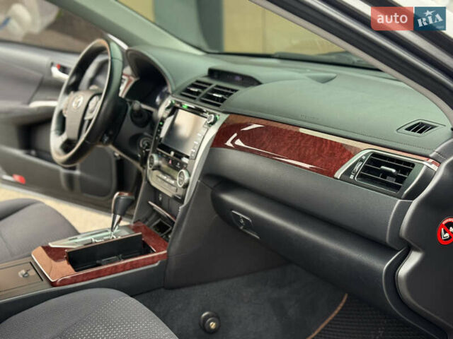 Серый Тойота Камри, объемом двигателя 2.5 л и пробегом 198 тыс. км за 13999 $, фото 38 на Automoto.ua