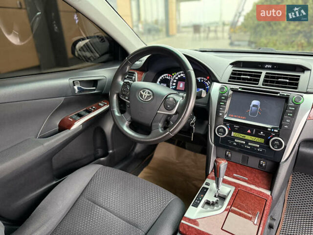 Серый Тойота Камри, объемом двигателя 2.5 л и пробегом 198 тыс. км за 13999 $, фото 41 на Automoto.ua