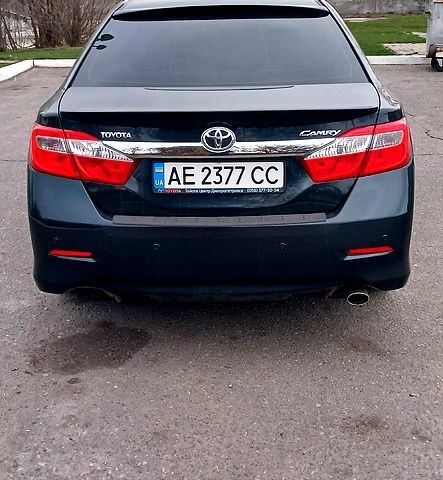 Серый Тойота Камри, объемом двигателя 2.5 л и пробегом 191 тыс. км за 14950 $, фото 1 на Automoto.ua