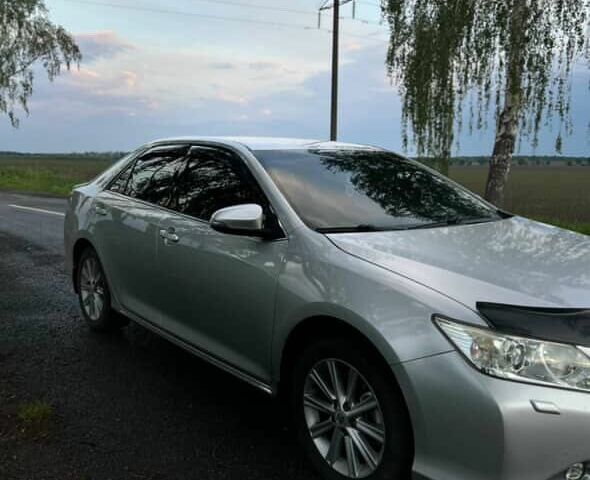 Серый Тойота Камри, объемом двигателя 2.5 л и пробегом 250 тыс. км за 12800 $, фото 2 на Automoto.ua