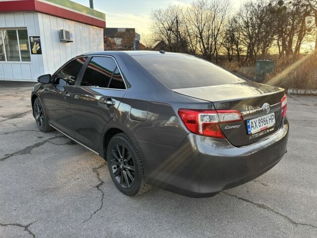 Серый Тойота Камри, объемом двигателя 2.5 л и пробегом 190 тыс. км за 11800 $, фото 4 на Automoto.ua