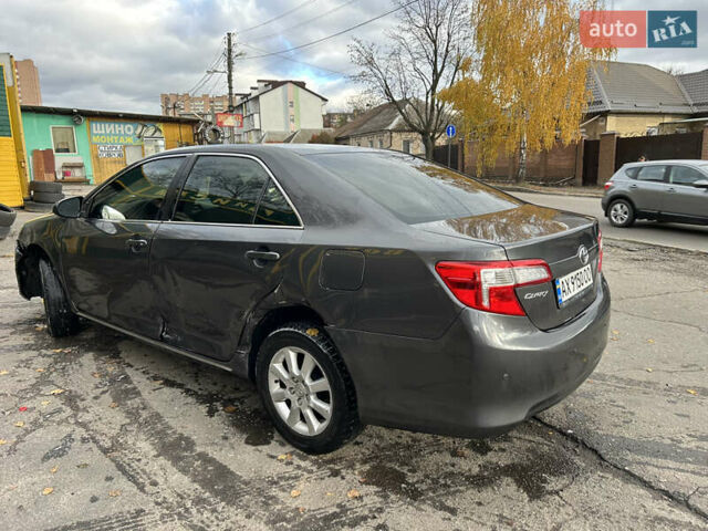Серый Тойота Камри, объемом двигателя 2.49 л и пробегом 220 тыс. км за 8500 $, фото 4 на Automoto.ua
