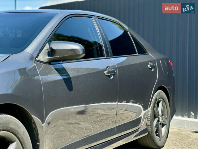 Сірий Тойота Камрі, об'ємом двигуна 2.49 л та пробігом 252 тис. км за 9800 $, фото 7 на Automoto.ua