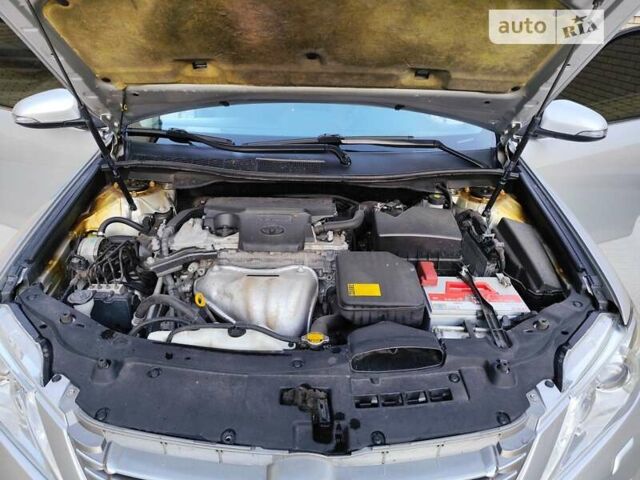 Серый Тойота Камри, объемом двигателя 2.49 л и пробегом 185 тыс. км за 13600 $, фото 16 на Automoto.ua