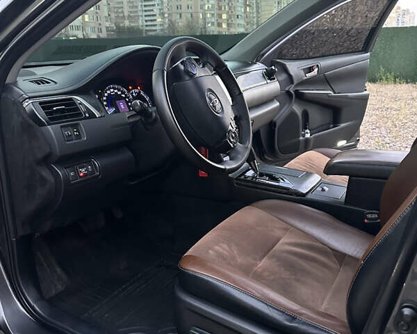 Сірий Тойота Камрі, об'ємом двигуна 2.49 л та пробігом 220 тис. км за 11500 $, фото 9 на Automoto.ua