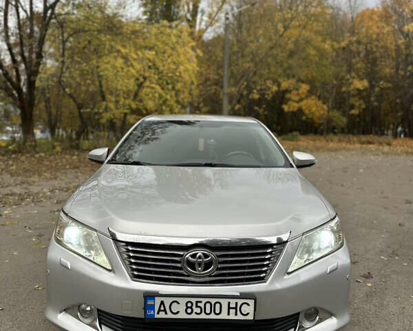 Серый Тойота Камри, объемом двигателя 2.49 л и пробегом 271 тыс. км за 12500 $, фото 1 на Automoto.ua