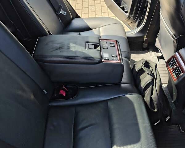 Сірий Тойота Камрі, об'ємом двигуна 2.5 л та пробігом 231 тис. км за 12500 $, фото 7 на Automoto.ua