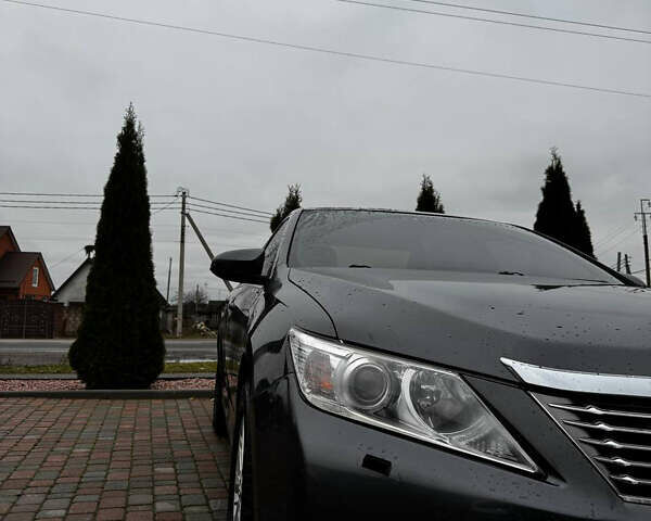 Сірий Тойота Камрі, об'ємом двигуна 2.49 л та пробігом 253 тис. км за 10799 $, фото 1 на Automoto.ua