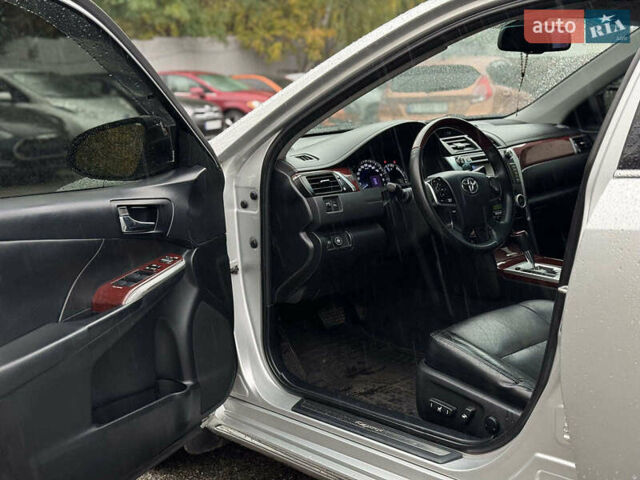 Серый Тойота Камри, объемом двигателя 2.5 л и пробегом 213 тыс. км за 14490 $, фото 16 на Automoto.ua