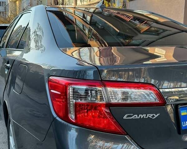 Серый Тойота Камри, объемом двигателя 2.49 л и пробегом 229 тыс. км за 12800 $, фото 14 на Automoto.ua