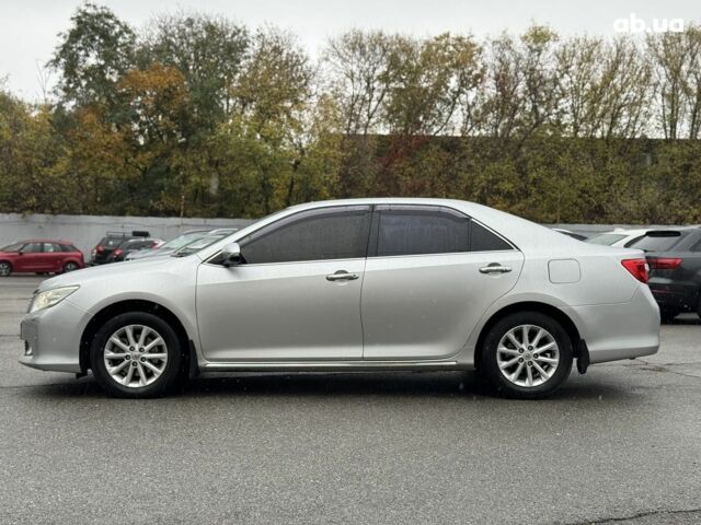 Серый Тойота Камри, объемом двигателя 2.5 л и пробегом 213 тыс. км за 14490 $, фото 5 на Automoto.ua