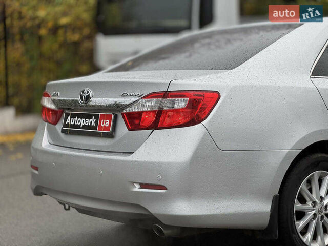 Серый Тойота Камри, объемом двигателя 2.5 л и пробегом 213 тыс. км за 14490 $, фото 10 на Automoto.ua