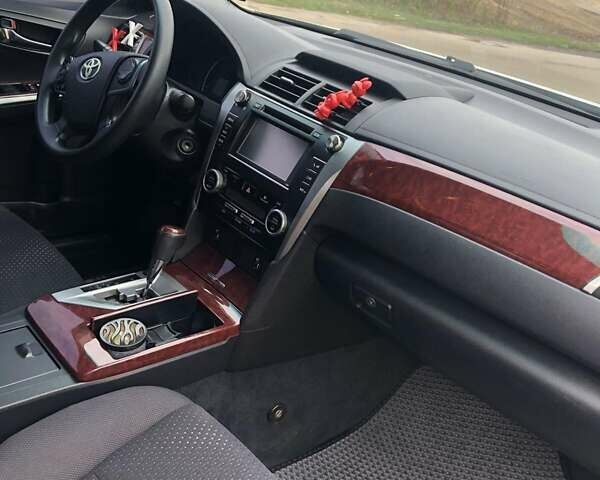 Серый Тойота Камри, объемом двигателя 2.5 л и пробегом 181 тыс. км за 11500 $, фото 16 на Automoto.ua