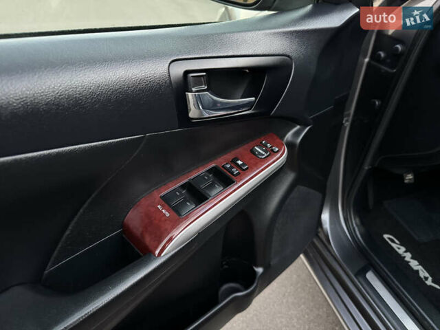 Серый Тойота Камри, объемом двигателя 2.5 л и пробегом 164 тыс. км за 12900 $, фото 51 на Automoto.ua