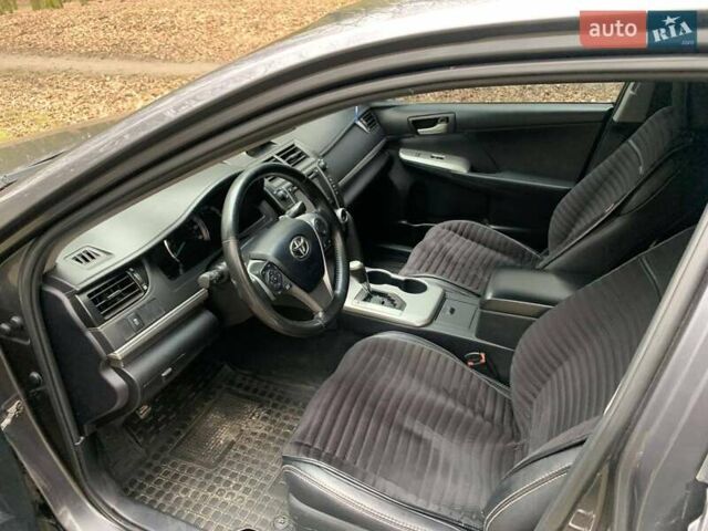 Серый Тойота Камри, объемом двигателя 2.49 л и пробегом 367 тыс. км за 10500 $, фото 6 на Automoto.ua