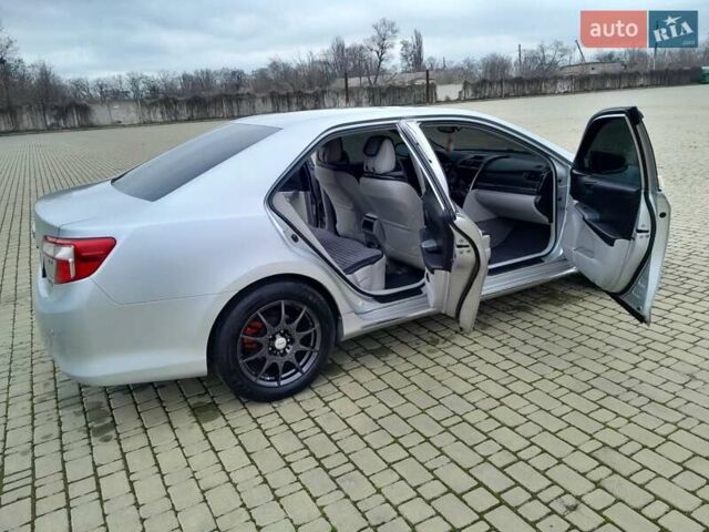 Сірий Тойота Камрі, об'ємом двигуна 2.5 л та пробігом 245 тис. км за 14100 $, фото 15 на Automoto.ua